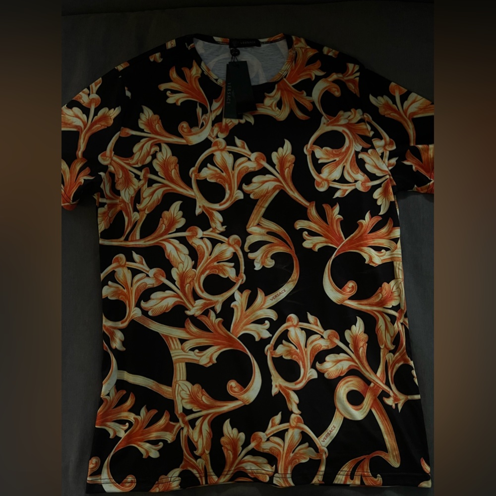 Selling like new Versace shirt size L
